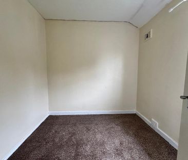 3 bedroom end of terrace house to rent - Photo 2