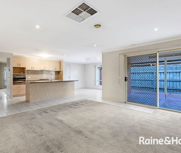 4 Bedroom house in Cranbourne East! - Photo 5