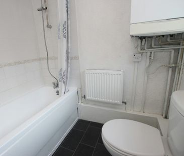 Terraced House to rent on - Photo 3