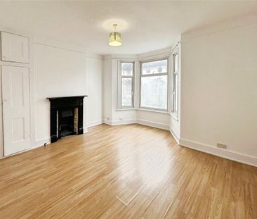 4 bedroom end of terrace house to rent - Photo 4