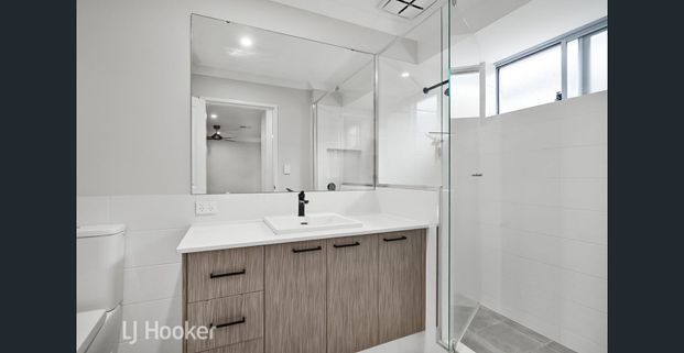 3x2x2 with fridge freezer - Photo 1