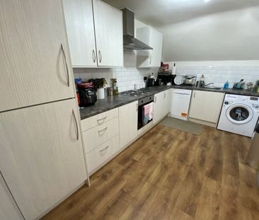 Flat B, St Annes Road East, FY8 1UX - Photo 3