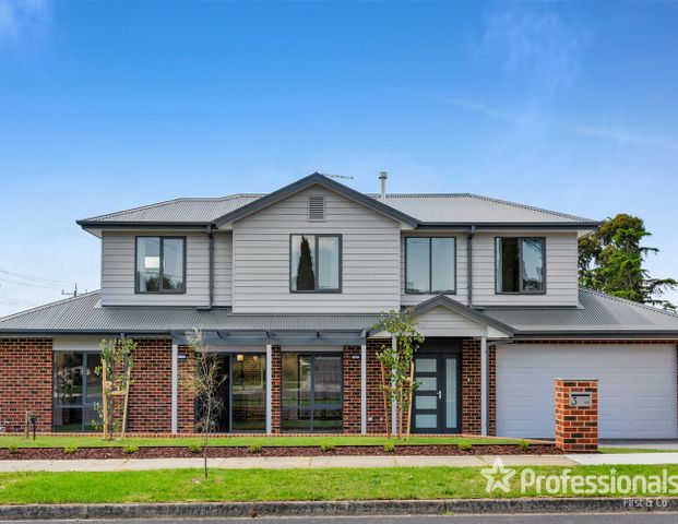Brand New 4-Bedroom, 4-Bathroom Townhouse for Rent in Wantirna South - Photo 1