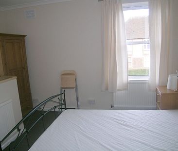 Hatfield Mead, Morden, SM4 - Photo 2