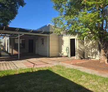 Two Bedrooms - Central Location - Photo 2