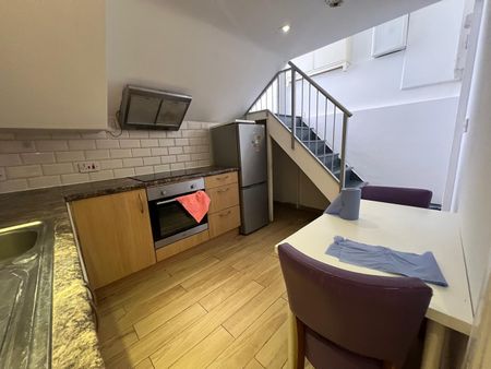 2 Bed Flat, High Road, IG1 - Photo 4