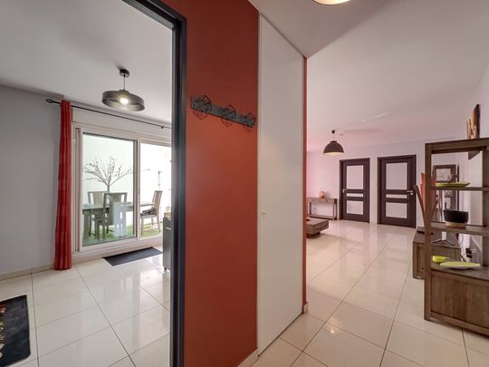 Location Appartement 2 pièces 55m² ST DENIS 97490 - Photo 1