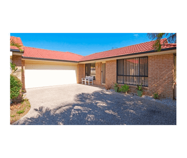 Spacious Duplex Living in Convenient Banora Point Location - Photo 2