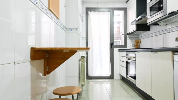 2-bedroom apartment for rent in Legazpi, all bills included - Foto 1