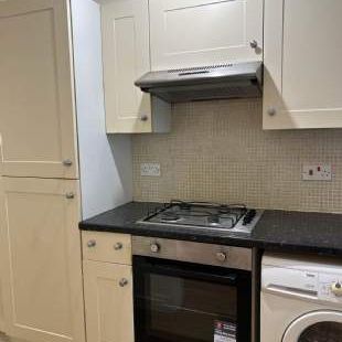 1 bedroom property to rent in Sutton - Photo 1