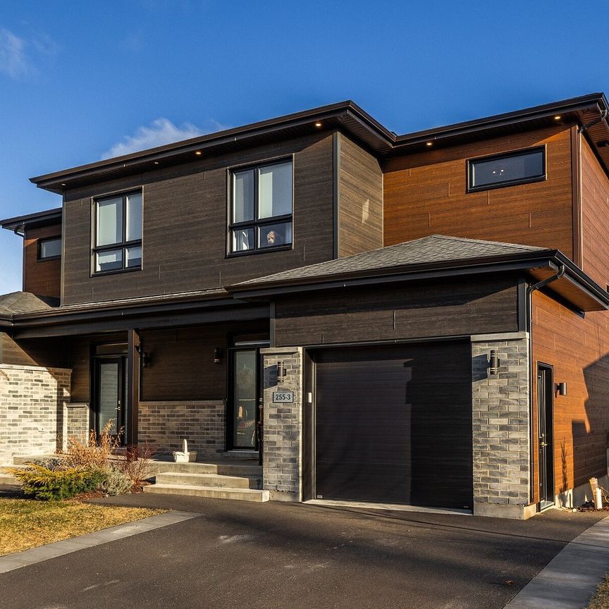 Maison unifamiliale détachée à louer à Bromont - Photo 1