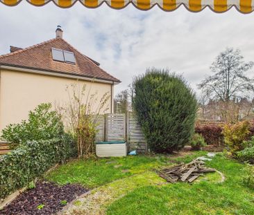 Charming and spacious corner row single-family house in a sought-af... - Photo 4