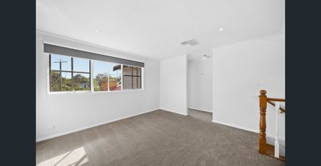 Large Family Home - Croydons Best Location - Photo 4