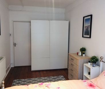 Room in a Shared Flat, Scott Ellis Gardens, NW8 - Photo 1