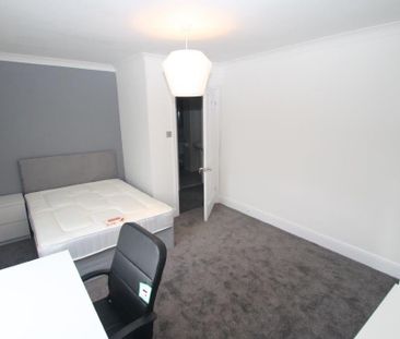 2 Bedroom | Flat 4, 18 Seaton Avenue, PL4 6QJ - Photo 3