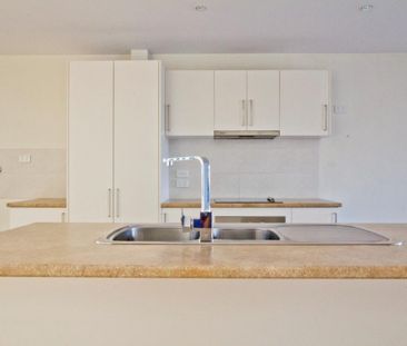 Modern 2 bedroom Townhouse - Photo 3