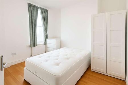 Seven Sisters Road, London, N7 - Photo 2