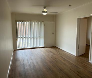 Cosy One Bedroom Unit with Undercover Parking! - Photo 5