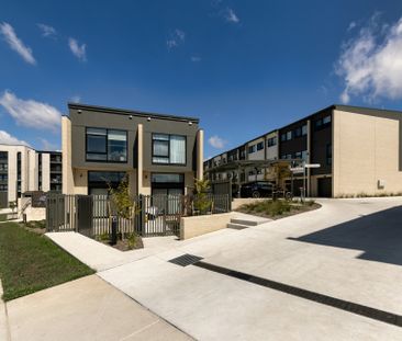 Charming Townhouse in Denman Prospect - Photo 5