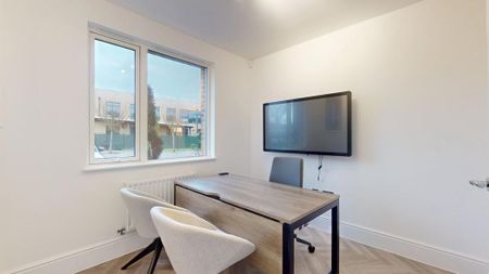 3 bedroom semi-detached house to rent - Photo 5