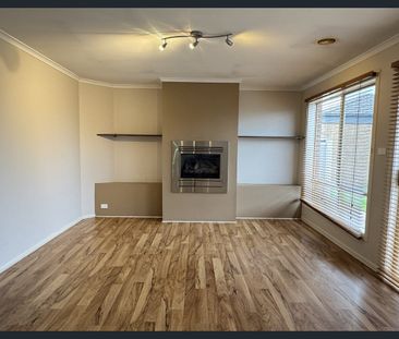 Spacious & Affordable 4-Bedroom Family Home in Cranbourne West - Photo 1