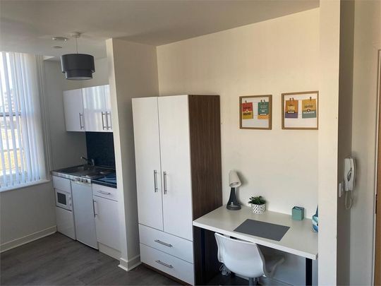 Studio to rent - Photo 1