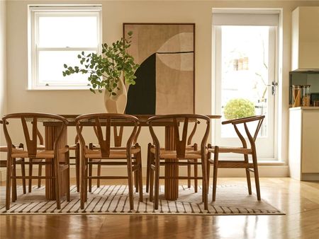 A contemporary lateral apartment to rent with access to residents communal gardens. - Photo 4