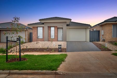 37 Adelong Bvd, Cobblebank VIC 3338 - Photo 4