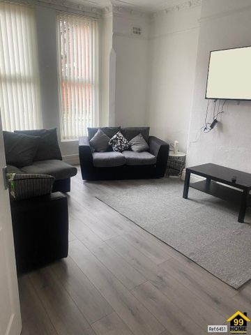 6 bedroom detached house to rent - Photo 2