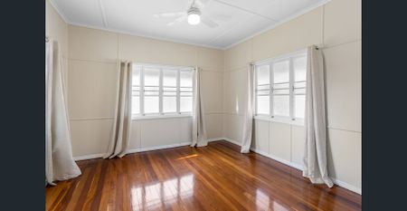 Comfort, Space & Convenience – Well-Appointed Family Home in a Great Location Contact Julie Sykes 0438 050 110 - Photo 4