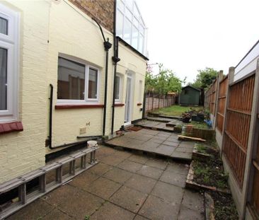 2 Bed Flat, Glendale Avenue, N22 - Photo 1