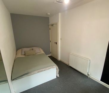 19 Whitegate Road, Huddersfield, HD4 - Photo 6