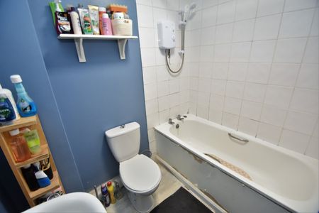 4 bedroom terraced house to rent - Photo 4