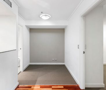 Generous One Bedroom with Home Office - Photo 3