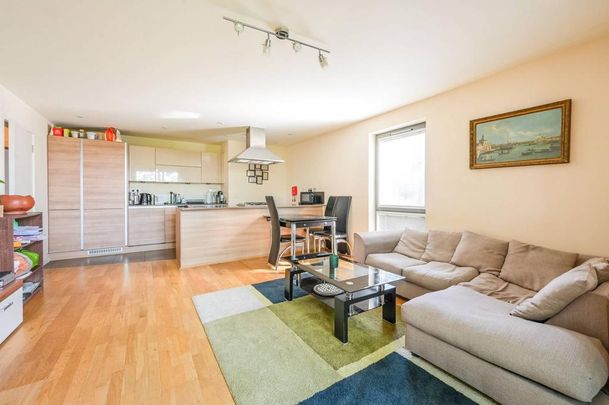 3 bedroom flat to rent - Photo 1