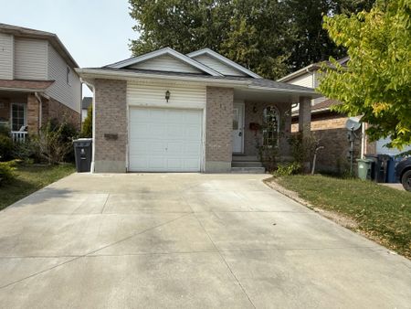 For Lease - 212 Country Club Drive, Guelph, Ontario - Photo 4