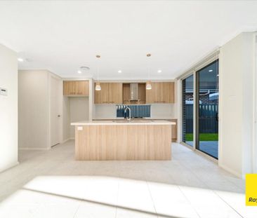 Near new spacious and comfortable family home - Photo 4