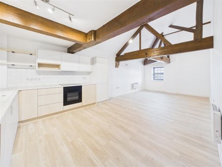 3 bedroom Apartment to rent - Photo 4