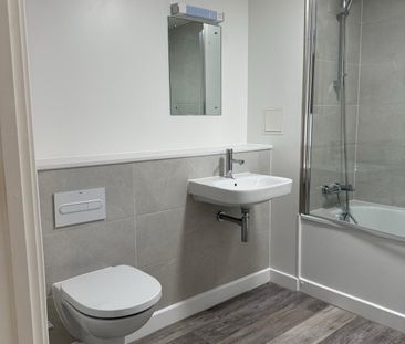 Double room to let with family close to seven king station £500 - Photo 2