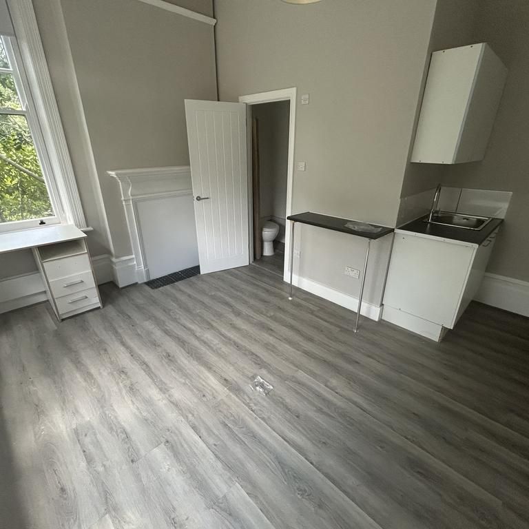 Studio to rent - Photo 1