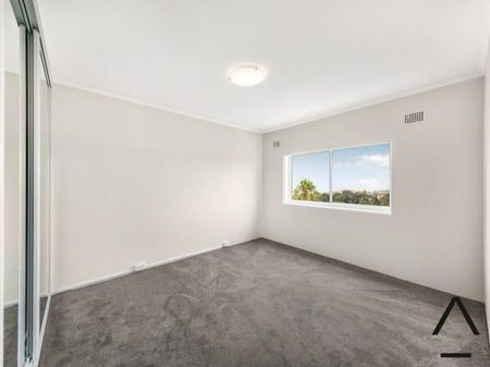 Modern two bedroom apartment in great location - Photo 4