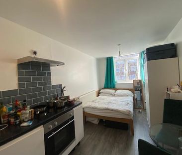 Studio to rent - Photo 2