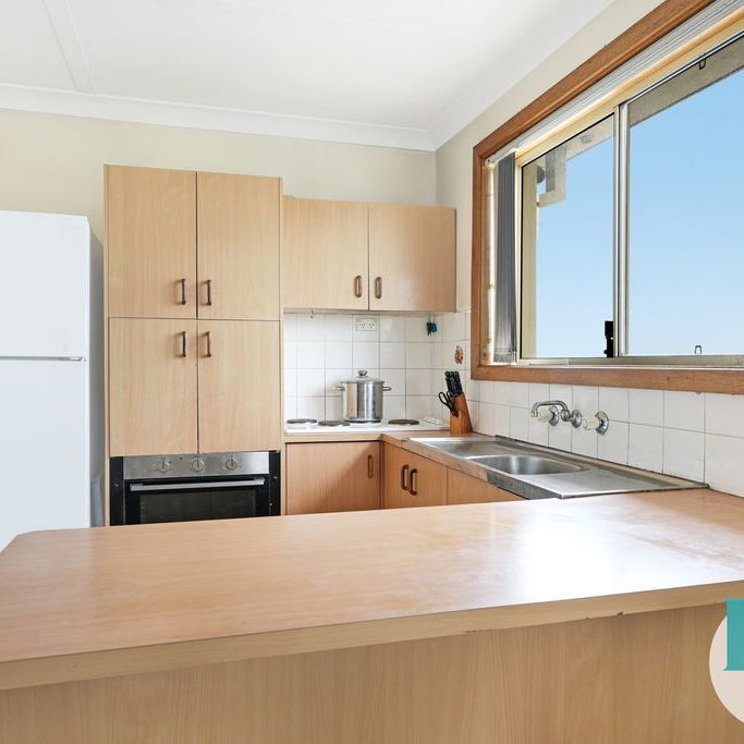 Beach at your back door! - Photo 1