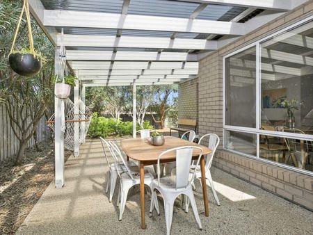 Family Home On The Lake - Photo 3