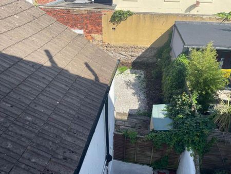 2 bedroom maisonette to rent - Photo 2