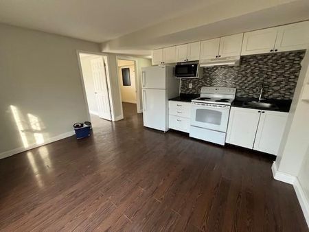 475 Grandtrunk Avenue- Lower unit - 2 bed, 1 bath, ALL INCLUSIVE - Photo 3