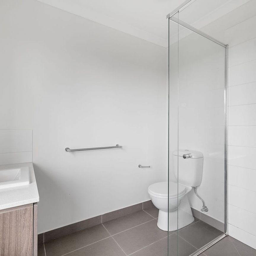 TOWNHOUSE LIVING AT IT'S FINEST! - Photo 1