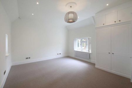 4 bedroom semi-detached house to rent - Photo 2