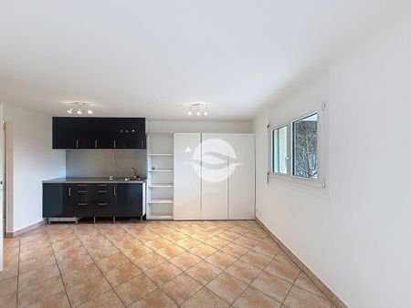 CHARMING CONTIGUOUS 6-ROOM HOUSE WITH GARDEN - Photo 2