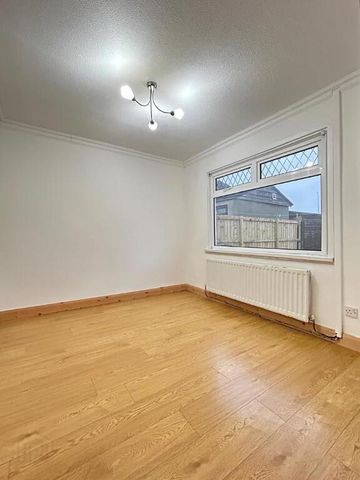 63 Thorndale Square, Carrickfergus, BT38 8JX - Photo 4